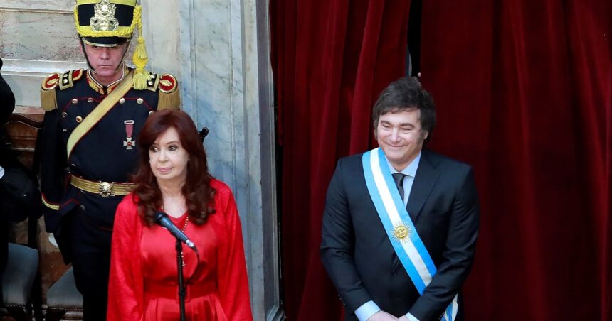 “Lo hacía más valiente”: Cristina Kirchner le respondió a Milei por los sueldos del Presidente y dejó una alusión contra Alberto Fernández