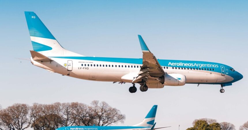 Aerolíneas: mientras el Gobierno insiste en privatizarla, exigen al personal presencialidad plena