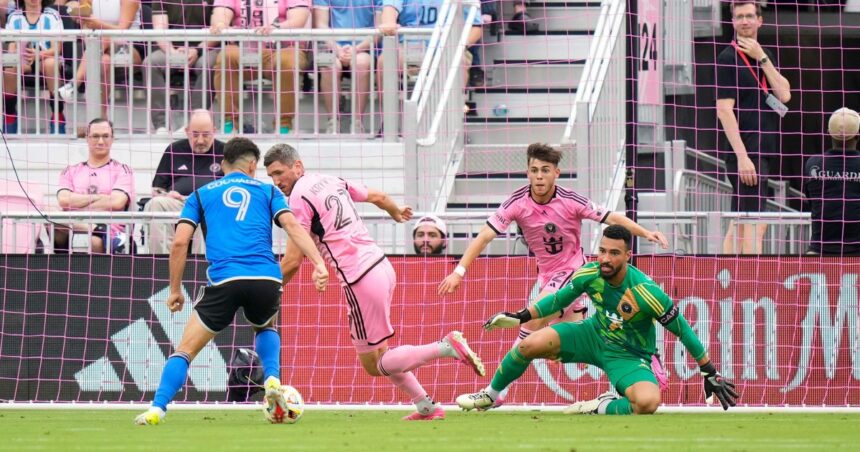 Cóccaro quiso hacer una de Messi y se perdió un gol increíble en el duelo entre Inter Miami y Montreal Impact