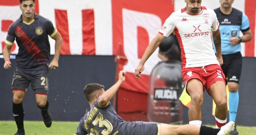 Huracán y Argentinos armaron un show de llegadas y dibujaron un lindo empate en Parque Patricios