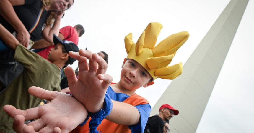 Miles de fanáticos se congregaron este domingo en el Obelisco para despedir a Akira Toriyama, creador de Dragon Ball