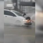 En medio de la tormenta, un conductor arrastró a una joven en el capot del auto: “Sólo me sonrió y aceleró”