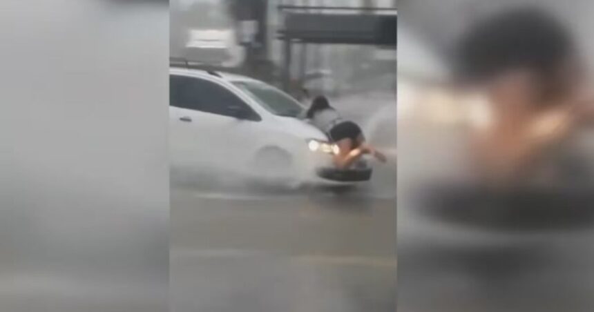 En medio de la tormenta, un conductor arrastró a una joven en el capot del auto: “Sólo me sonrió y aceleró”