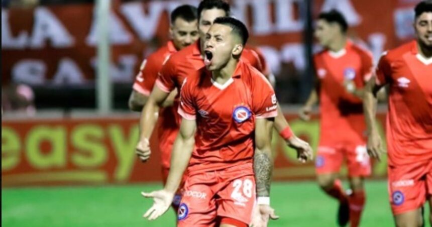 Argentinos Juniors sufrió ante Gimnasia y Tiro, pero al final pudo avanzar en la Copa Argentina