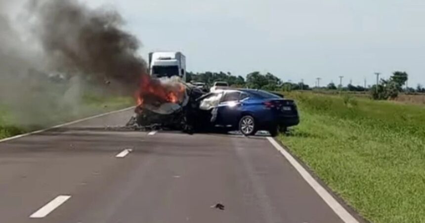 Choque, incendio y tragedia en Santa Fe: dos personas murieron y otra quedó gravemente herida