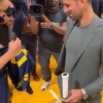 Encuentro de GOAT’s: qué se regalaron Novak Djokovic y Stephen Curry en su saludo después de un partido de la NBA