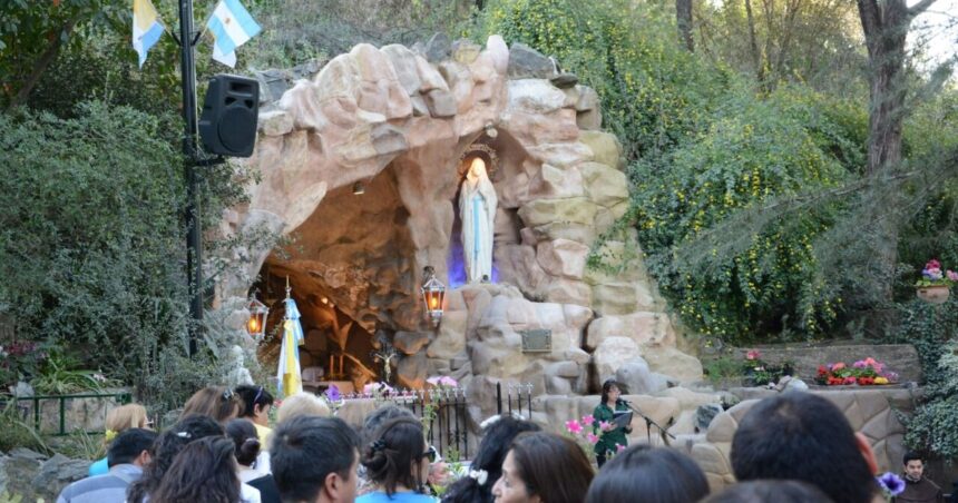 ¿Cómo se llama el lugar donde está la Virgen de Lourdes en Córdoba?