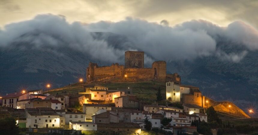 El misterioso pueblo “maldito” de España que fue excomulgado por la Iglesia católica