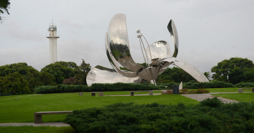 Empezaron los trabajos para reparar la Floralis de Palermo: cuánto tardarán y qué daños tiene