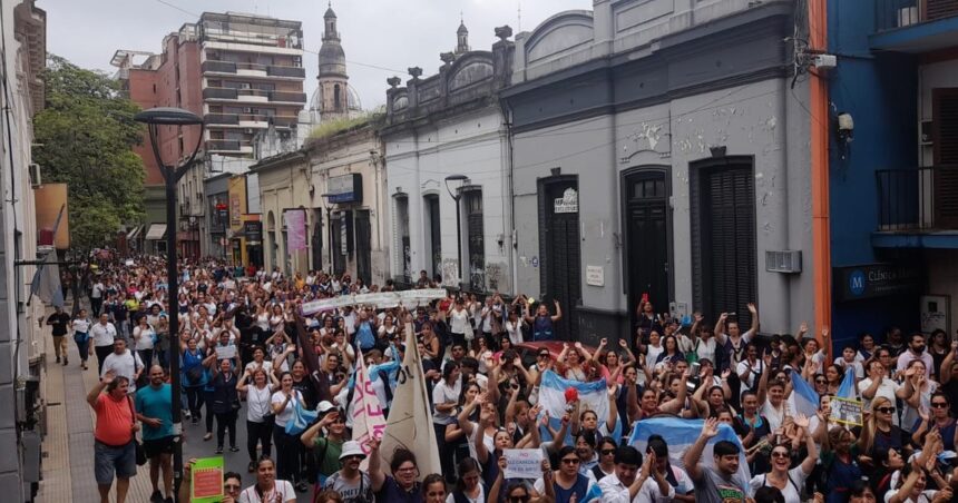 Conflicto docente en Tucumán: reclaman mejoras salariales y la renuncia del líder gremial