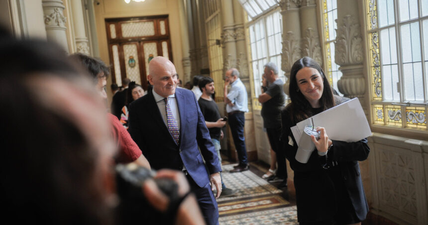 La oposición acusa a José Luis Espert de dilatar el debate por la movilidad jubilatoria y crece la presión en Diputados