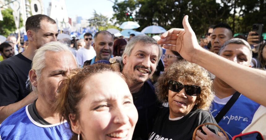 La marcha de La Cámpora por dentro:  apoyo de intendentes y huevazos por avenida Santa Fe