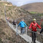 Cómo es y dónde está el puente tibetano más alto de Europa