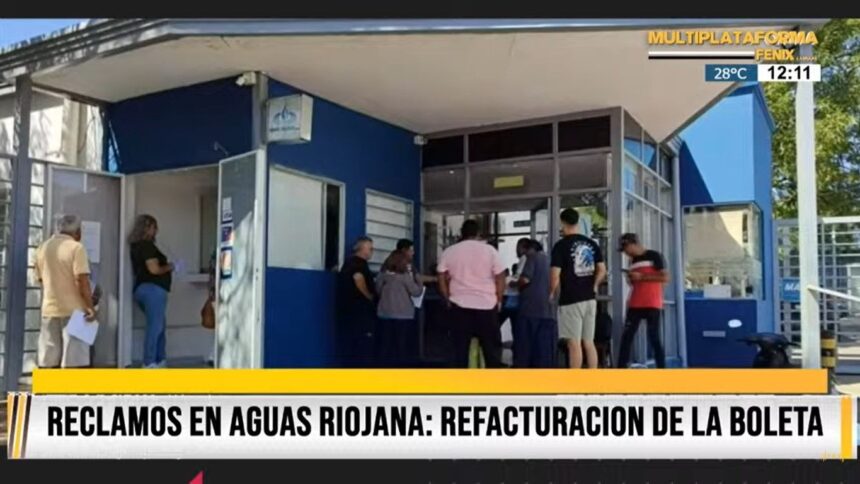 Largas filas en Aguas Riojanas para pedir la “refacturación” tras el anuncio del gobierno