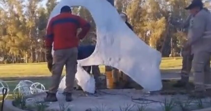 La intendenta de una ciudad de Córdoba ordenó quitar un monumento a las Madres de Plaza de Mayo