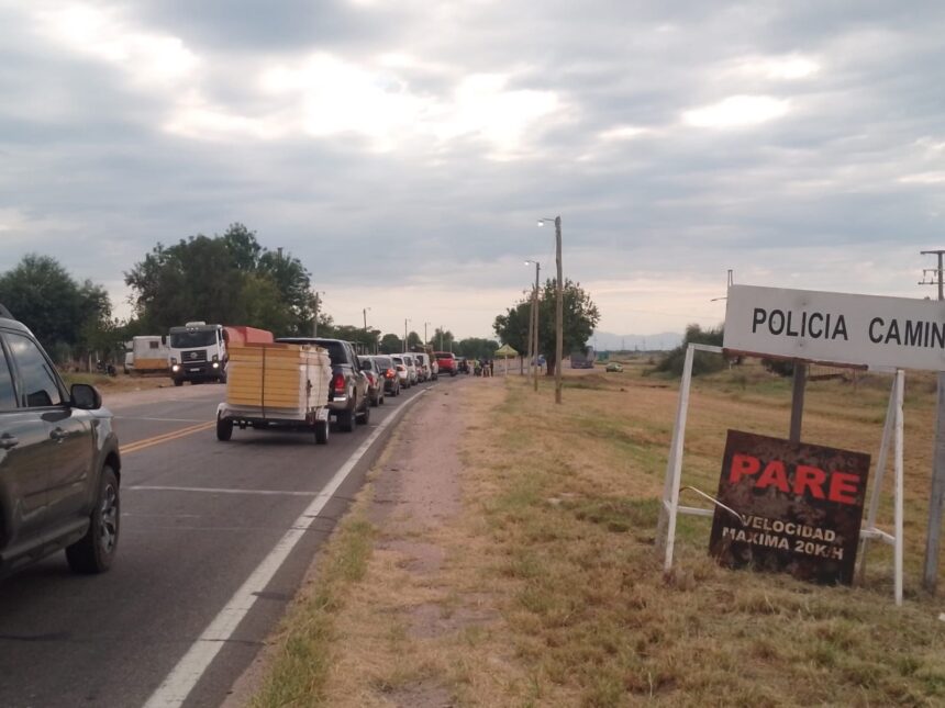 Importante control de tránsito en el puesto caminero de Ruta N°38 rumbo al Señor de la Peña