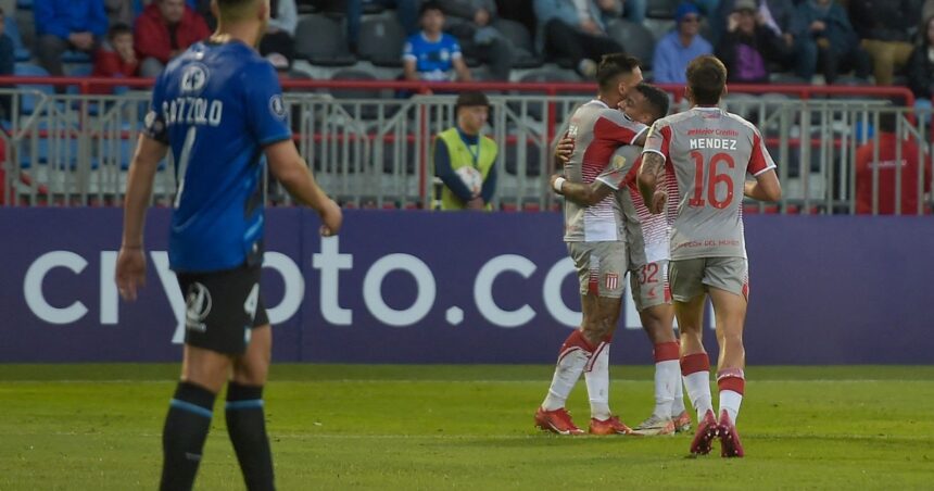 Estudiantes de La Plata se durmió, pero se trajo un empate de su visita a Huachipato en Chile por la Copa Libertadores