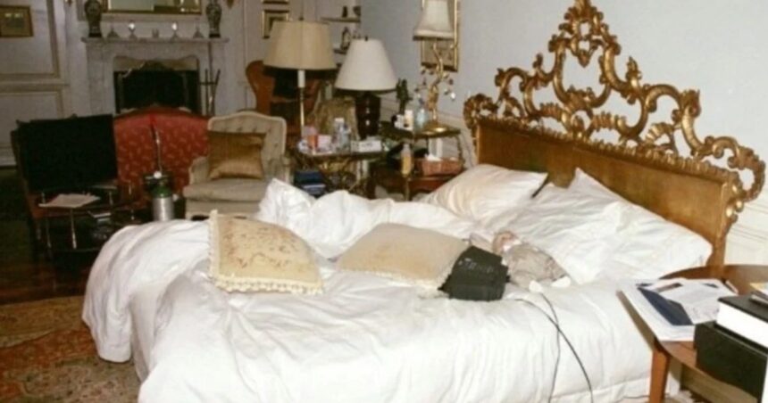 Así estaba la cama de Michael Jackson al morir: drogas, notas extrañas y una muñeca espeluznante