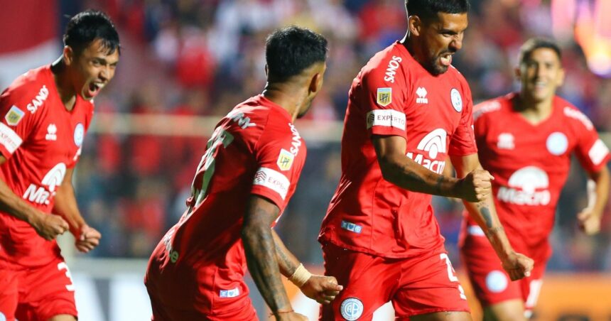 Unión sufrió a un Belgrano que fue más efectivo y le puso fin a su ilusión en la Copa de la Liga