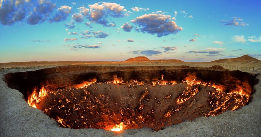 La “Puerta del Infierno” sigue abierta desde 1971 y no pueden cerrarla