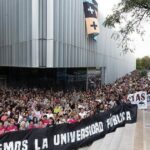 Multitudinario abrazo simbólico a la Facultad de Ciencias Exactas y Naturales de la UBA