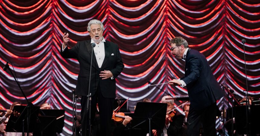 Tras 28 años, Plácido Domingo volvió a Uruguay y agotó su show en la Plaza de Toros