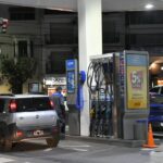 Aumenta la nafta casi 10% en mayo: cómo se beneficia el Estado de los impuestos a combustibles y tarifas