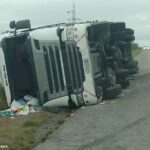 Un camionero riojano que transportaba limones volcó en La Paz – Catamarca.