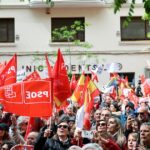 Unos 10.000 militantes socialistas se concentran en Madrid para mostrar su apoyo a Pedro Sánchez y pedirle que no renuncie a la presidencia