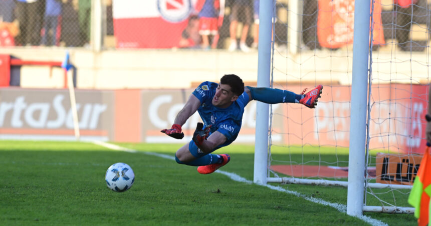 velez-es-finalista-de-la-copa-de-la-liga:-el-machete-de-marchiori-que-fue-clave-en-la-definicion-por-penales