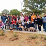 Medio Ambiente | ACOMPAÑAMOS A LOS ALUMNOS DE LA ESC. N° 5 EN LA FORESTACIÓN DE LA PLAZA 25 DE MAYO