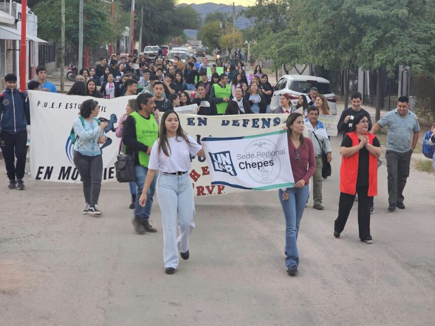 MARCHAMOS EN DEFENSA DE LA EDUCACIÓN UNIVERSITARIA PÚBLICA Y GRATUITA