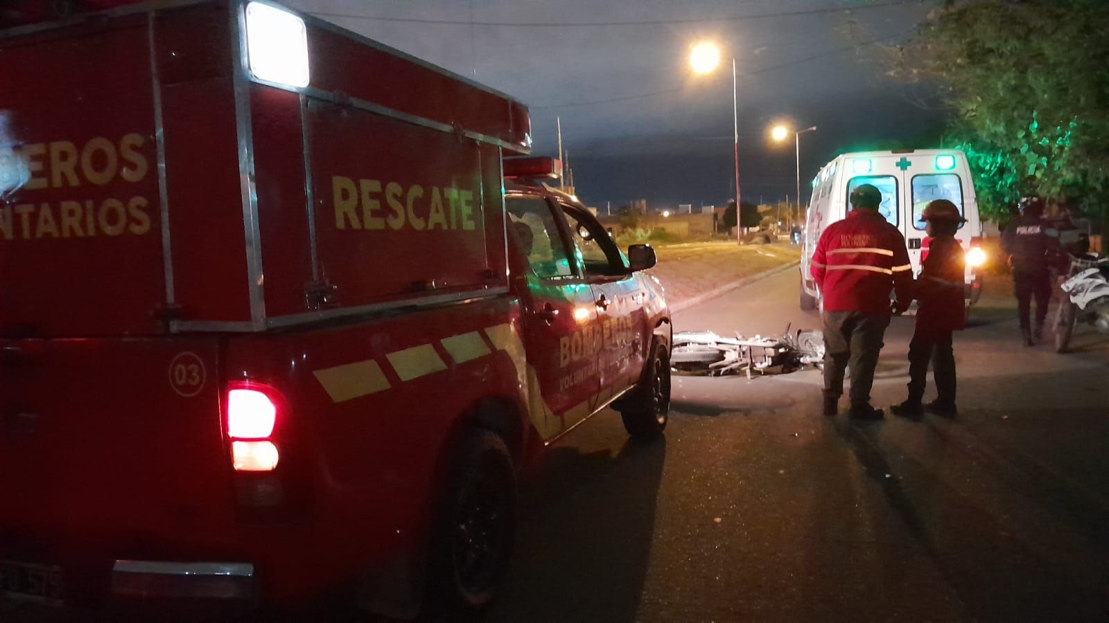 un-motociclista-choco-contra-una-camioneta-estacionada-en-la-zona-sur-de-capital