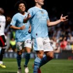 Julián Álvarez selló la goleada del Manchester City, que volvió a la cima y le trasladó la presión al Arsenal