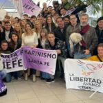 “Nace el Karinismo puro”: Karina Milei llegó a Santa Fe, en medio de la euforia de los jóvenes libertarios