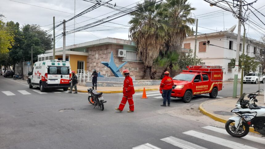 Accidente entre una motocicleta y un taxi en el centro de la provincia