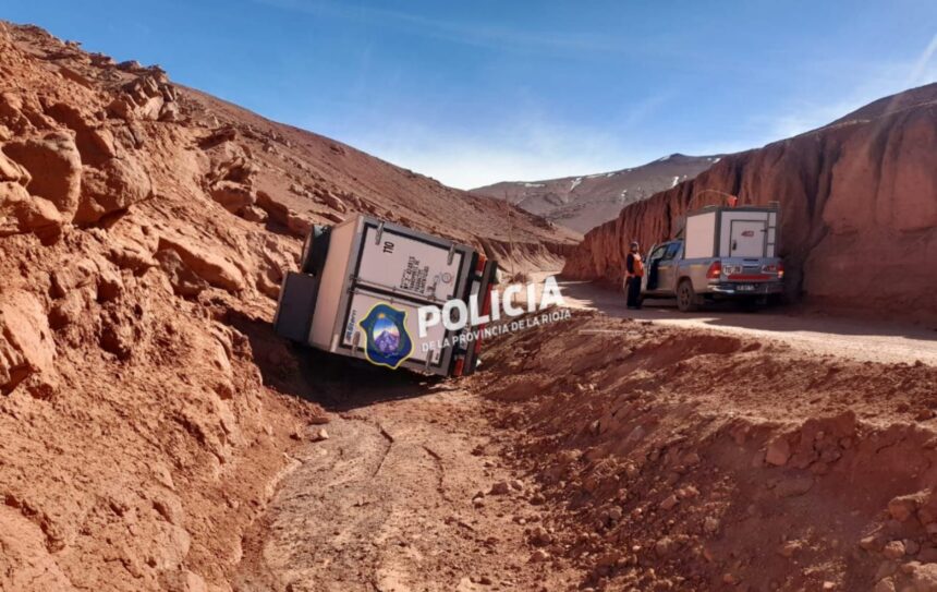 Guandacol: Conductor de camioneta perdió el control y volcó por Ruta Minera