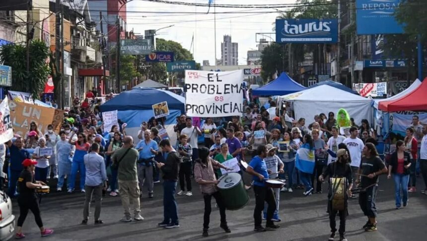 Misiones: los docentes extienden sus protestas por mejoras salariales