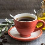 cafe-con-aceite-de-oliva:-como-preparar-la-bebida-de-moda-con-beneficios-para-la-salud