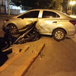 Choque entre un auto y una moto por Av. San Francisco