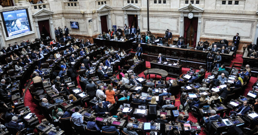 El Gobierno quiere sancionar la Ley Bases el 26 de junio, pero la oposición dialoguista la patea para julio