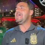 El periodista Tato Aguilera se cruzó con un hincha que lo increpó tras el partido de Argentina: “¡¿Cuántas copas tiene México?!”