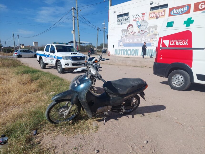 Una mujer resultó herida tras caerse de su motocicleta