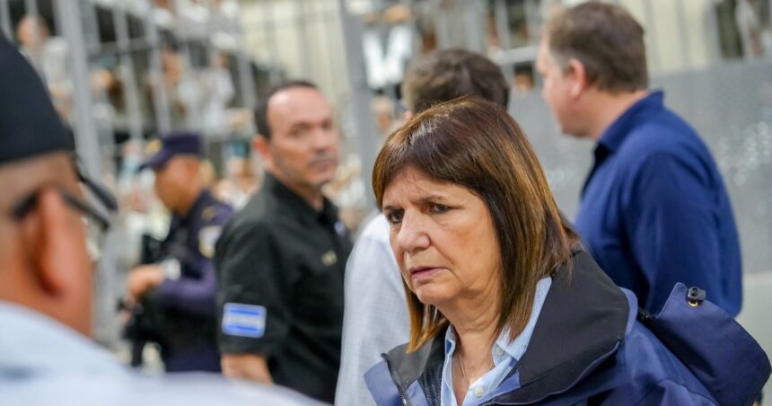 Patricia Bullrich firmó un convenio para tratar de controlar la venta de precursores químicos en el comercio electrónico