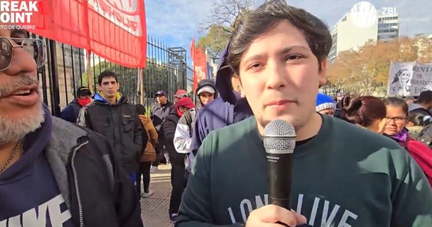 Javier Milei denunció que manifestantes agredieron e intentaron sacarle el teléfono a un periodista libertario