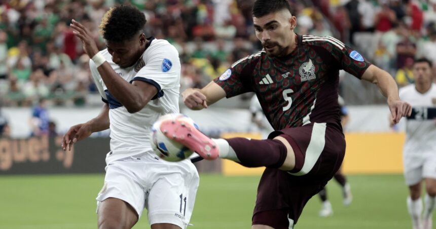 A puro sufrimiento, Ecuador le sacó un empate a México y será rival de Argentina en cuartos de final de la Copa América