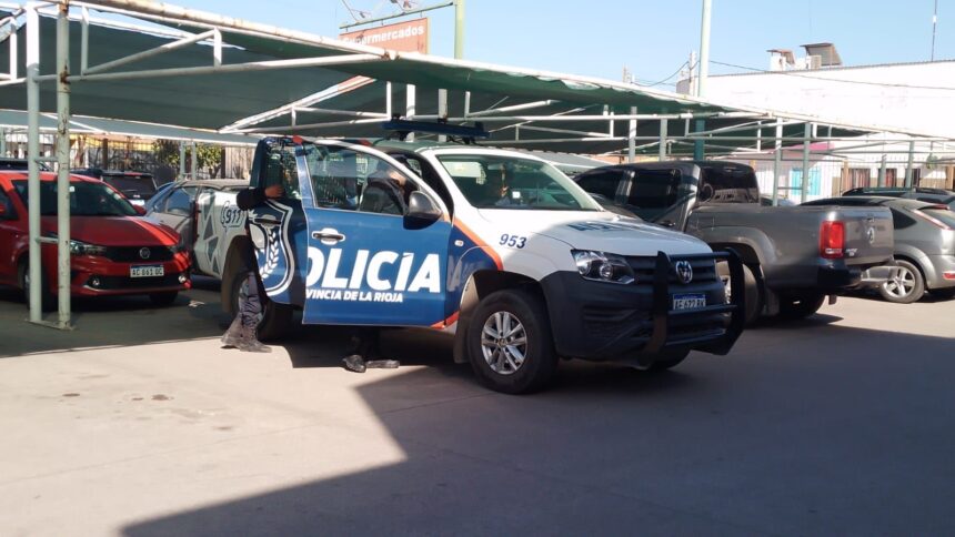 Un masculino fue demorado por intentar robar bandejas de carne de un supermercado