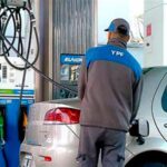 El gobierno provincial promulgó la ley que prohíbe la venta de combustible a autos y motos sin patentes