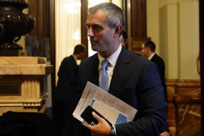 Tras cerrar el INADI, el oficialismo quiere auditar y disolver la Defensoría del Público