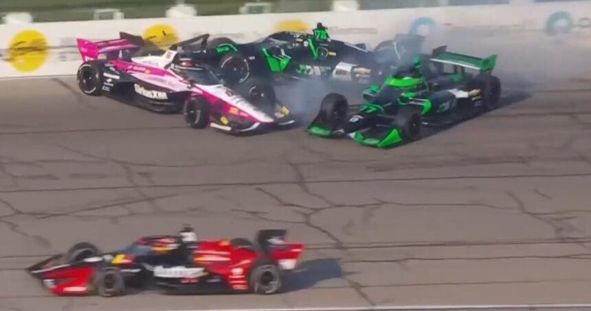 Agustín Canapino sufrió un accidente y tuvo que abandonar en la primera carrera de la IndyCar en Iowa